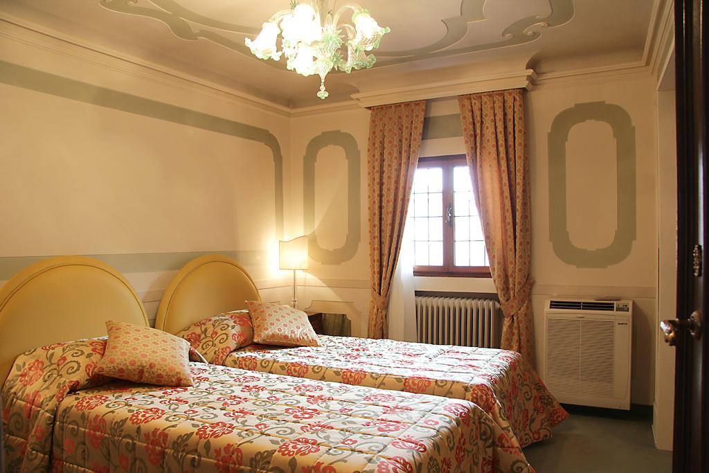 Domus Dotti V Guest House เตรวิโซ ภายนอก รูปภาพ