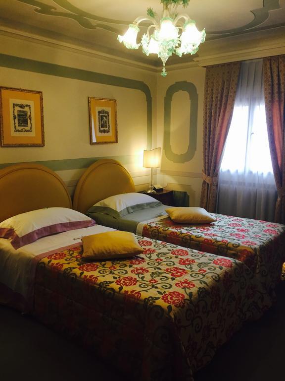 Domus Dotti V Guest House เตรวิโซ ภายนอก รูปภาพ