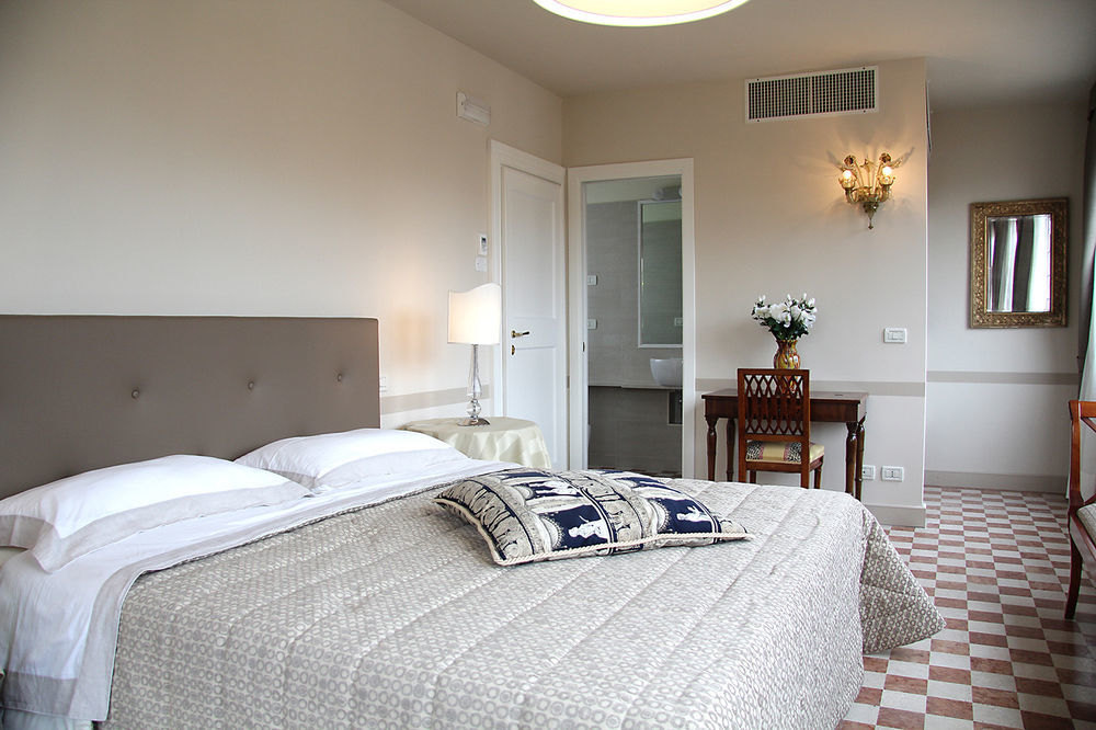 Domus Dotti V Guest House เตรวิโซ ภายนอก รูปภาพ