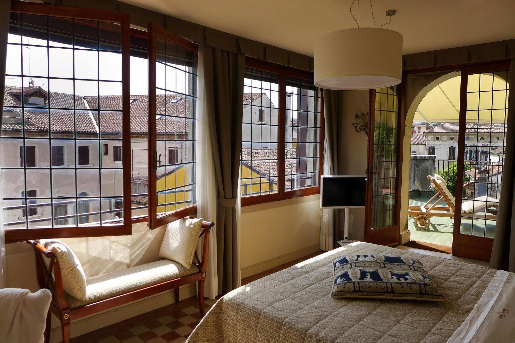 Domus Dotti V Guest House เตรวิโซ ภายนอก รูปภาพ
