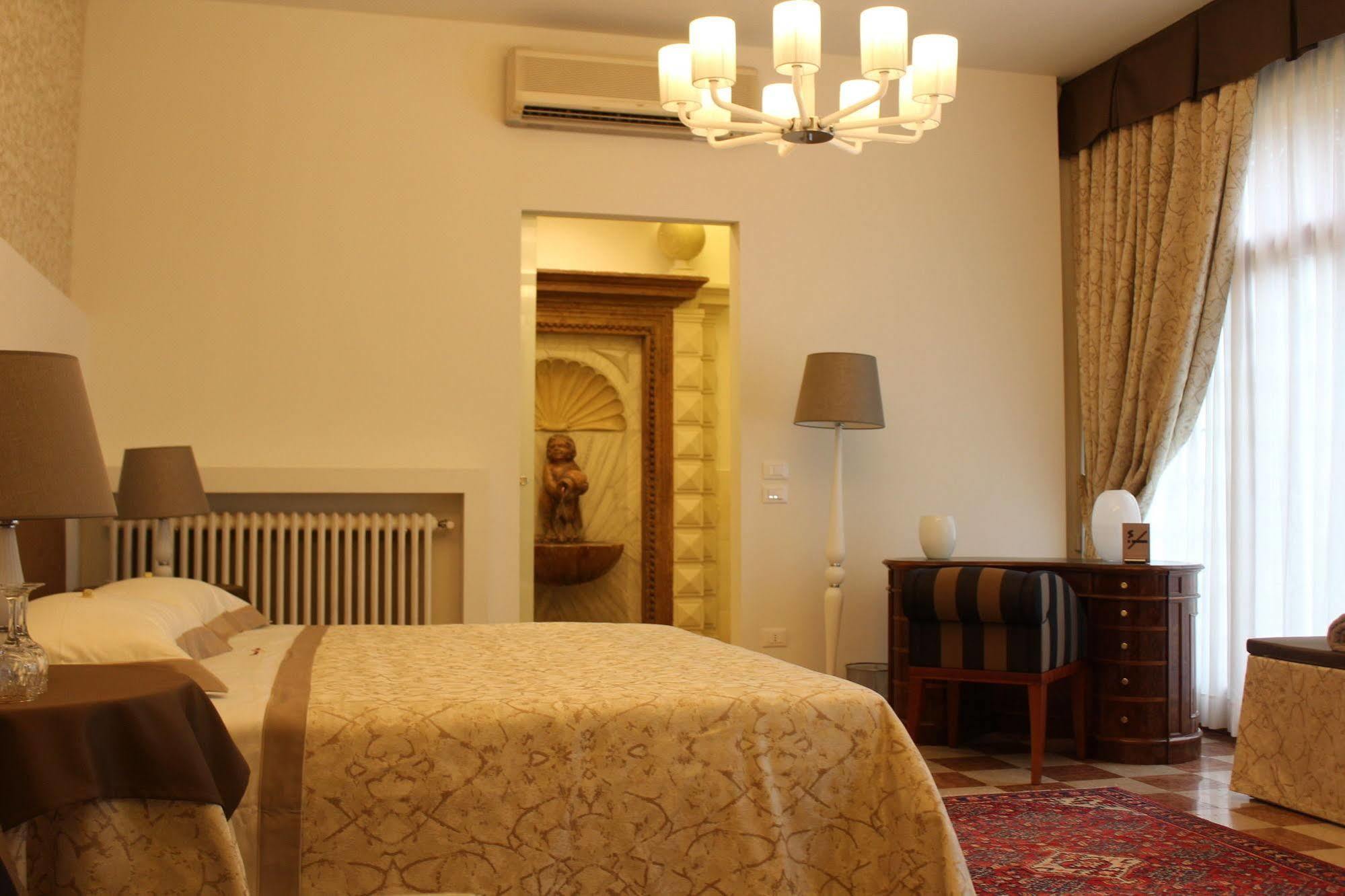 Domus Dotti V Guest House เตรวิโซ ภายนอก รูปภาพ