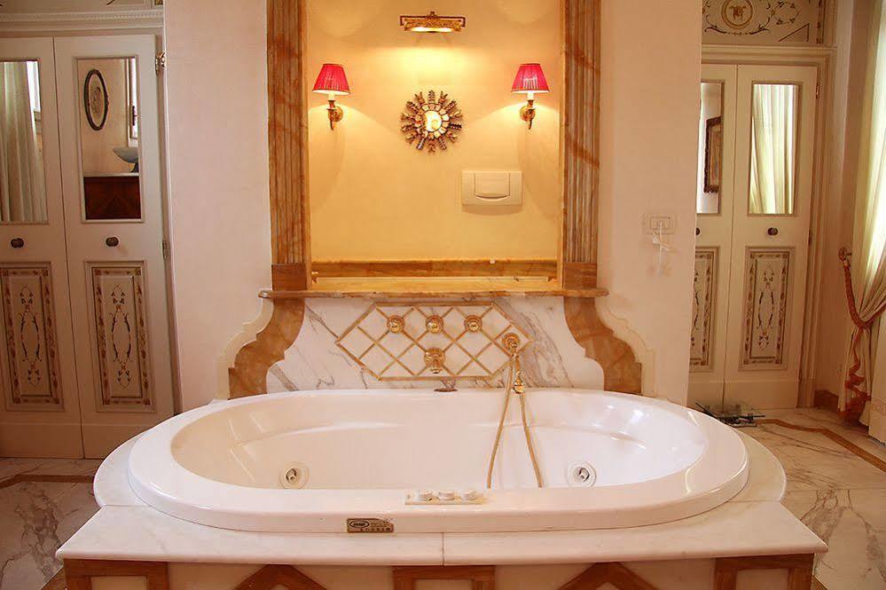 Domus Dotti V Guest House เตรวิโซ ภายนอก รูปภาพ